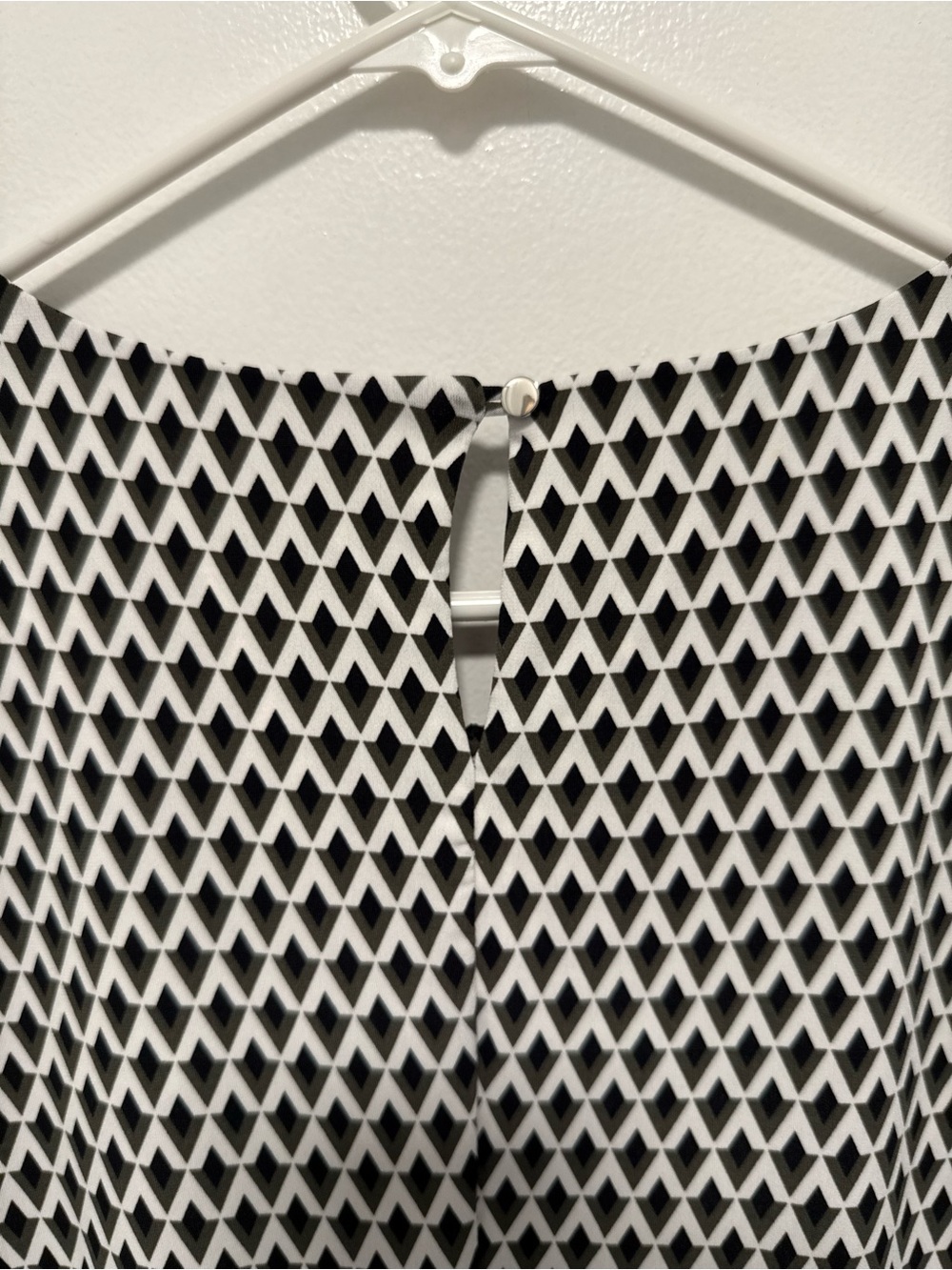NWT Calvin Klein Geometric Pleated Neck Sleeveless Blouse XL - Picture 4 of 10